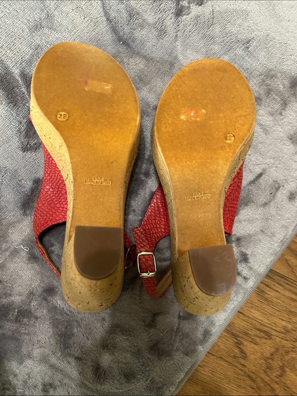 New Eric Michael Coral Red Textured leather Peep-Toe Slingback Platform Sandals - Picture 8 of 8